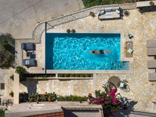 Butterfly, a historical villa with pool & hot tub! - 6