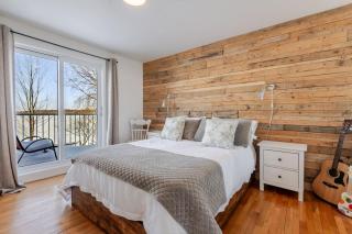 Chalet Blanc with Private Beach & Hot Tub - 7