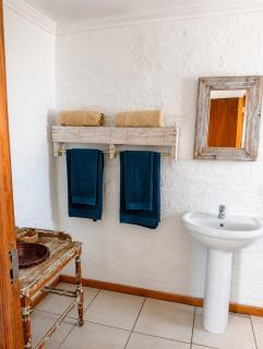Rheola's Guest Cottage - 8