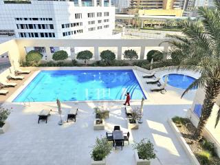 Refurbished Chic Studio with Great Amenities near JBR Beach & Marina Walk - 9