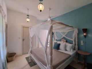 Beachfront Palm Haven ,Kaya 2 BR pools , balcony&beach access - 6