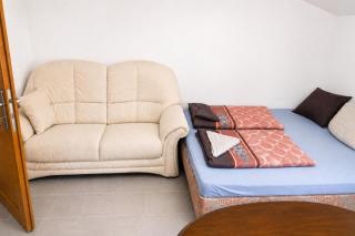 Modern Studio Apartment with Free Wi-Fi - 6