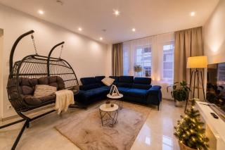 Lit Living: Luxury - Box Spring - Zwischen MA und HD - Netflix - 8 Personen - 0