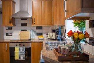 5-Bed Family & Group Stay Near Cricket Ground - 4