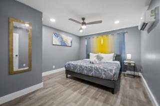 Comfortable 2BR Uptown Escape with Free Park - 7