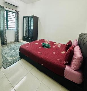 Homestay Aisya D'Sepang KLIA 4bedroom 2bathroom netflix aircond WiFi - 1