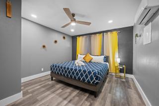 Modern 2BR City Center Getaway with Free Park - 7
