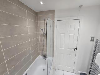 Group House Sleeps 9 with Garden and Parking - 1