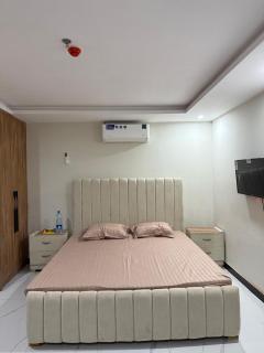 The Nomad Studio - High Speed Wi-Fi and Budget Friendly - 7