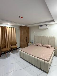 The Nomad Studio - High Speed Wi-Fi and Budget Friendly - 0