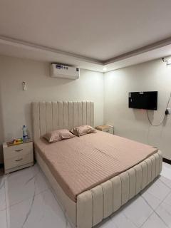 The Nomad Studio - High Speed Wi-Fi and Budget Friendly - 5