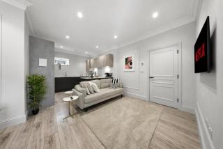 Hampton Court Retreat - Free Parking - Pool Table - 3