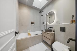 Hampton Court Retreat - Free Parking - Pool Table - 5