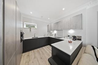 Hampton Court Retreat - Free Parking - Pool Table - 6