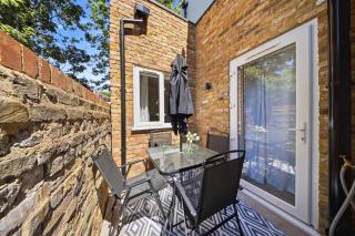 Hampton Court Retreat - Free Parking - Pool Table - 4