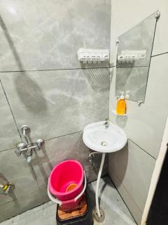 Hotel Decent High - Laxmi Nagar Metro Station - 2