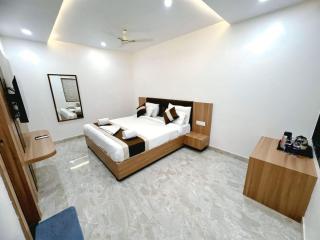Hotel Decent High - Laxmi Nagar Metro Station - 0