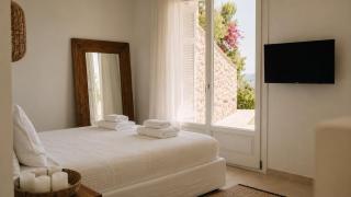 Sea and Stone Spetses Luxury Suites - 6