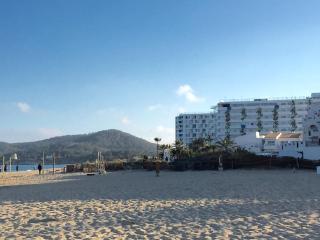 Apt in Playa den Bossa beachfront next Ushuaia, reliable host - 9