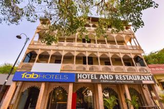 FabHotel Moon Stone, Near Jawahar Circle - World Trade Park - 0