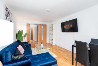 2 Bed 2 Bath Leeds City Centre Apt w Balcony - 8