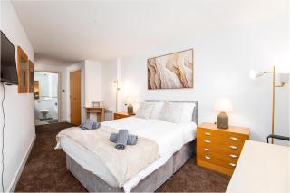 2 Bed 2 Bath Leeds City Centre Apt w Balcony - 5