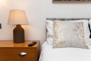 2 Bed 2 Bath Leeds City Centre Apt w Balcony - 2