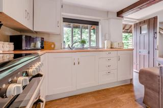 Cottage - Sleeps 4 - Parking - 9