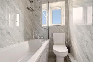 Saltwell House 3BR Gateshead Stay Sleeps 6 - 2