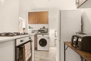 Saltwell House 3BR Gateshead Stay Sleeps 6 - 1