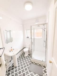 Modern 2-Bedroom Flat near Crystal Palace - 4