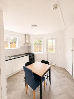 Modern 2-Bedroom Flat near Crystal Palace - 5