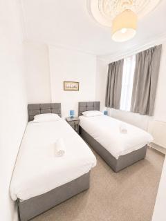Modern 2-Bedroom Flat near Crystal Palace - 7