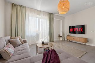 Above the City - 1-Bedroom with Balcony & Free Parking - 2