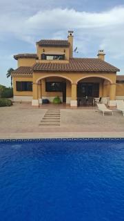 HL 004 Holiday Rentals 3 bedroom 2 bathroom villa - 0