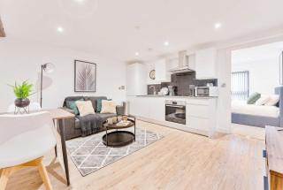 Modern 1 Bed Apt with Parking in Burton on Trent - 2