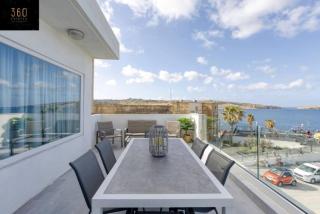 Seafront property with beautiful views & outdoor by 360 Estates - 5