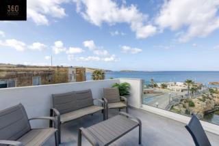 Seafront property with beautiful views & outdoor by 360 Estates - 4