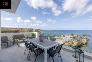 Seafront property with beautiful views & outdoor by 360 Estates - 3