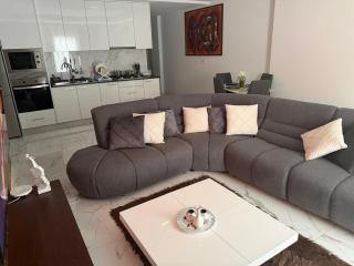Cesalta's Flat II - 2