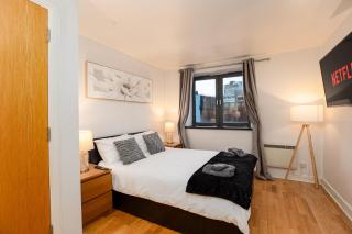 2 Bed 2 Bath Leeds City Centre with Balcony - 8