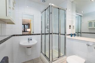 2 Bed 2 Bath Leeds City Centre with Balcony - 1