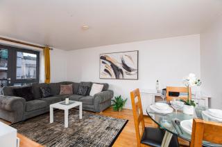 2 Bed 2 Bath Leeds City Centre with Balcony - 0