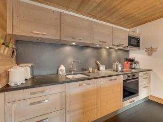 Appartement de standing, 3 chambres, balcon sud, centre de Val-d'Isère, proche pistes et commerces - FR-1-694-307 - 3