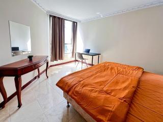 Large and Strategic Rasuna Apt 3BR with WiFi &Pool - 2