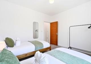 Brand-New 3BR Home - Workspace & Street Parking - 6