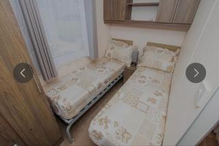 Cabin - Sleeps 6 - Parking and Pool - 0