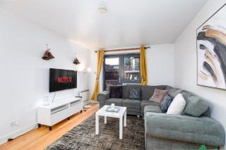 2 Bed 2 Bath Leeds City Centre with Balcony - 9