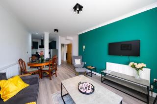 Luxury 2BR with 2 En-suites in Market Place - 8