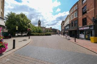 Luxury 2BR with 2 En-suites in Market Place - 3